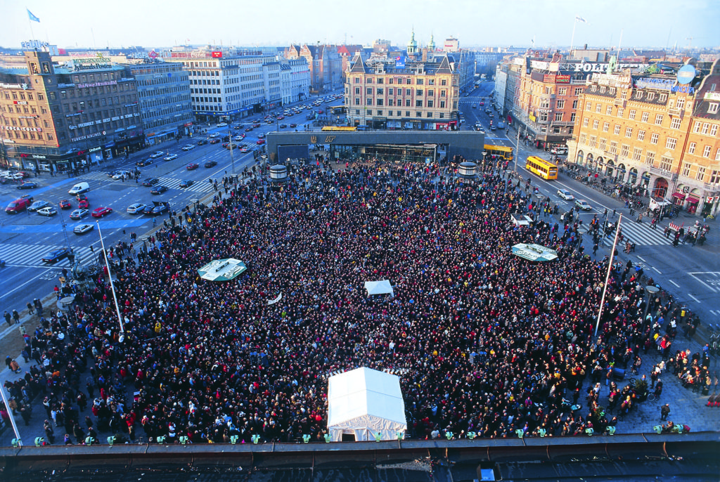 Как выглядит 10000 человек